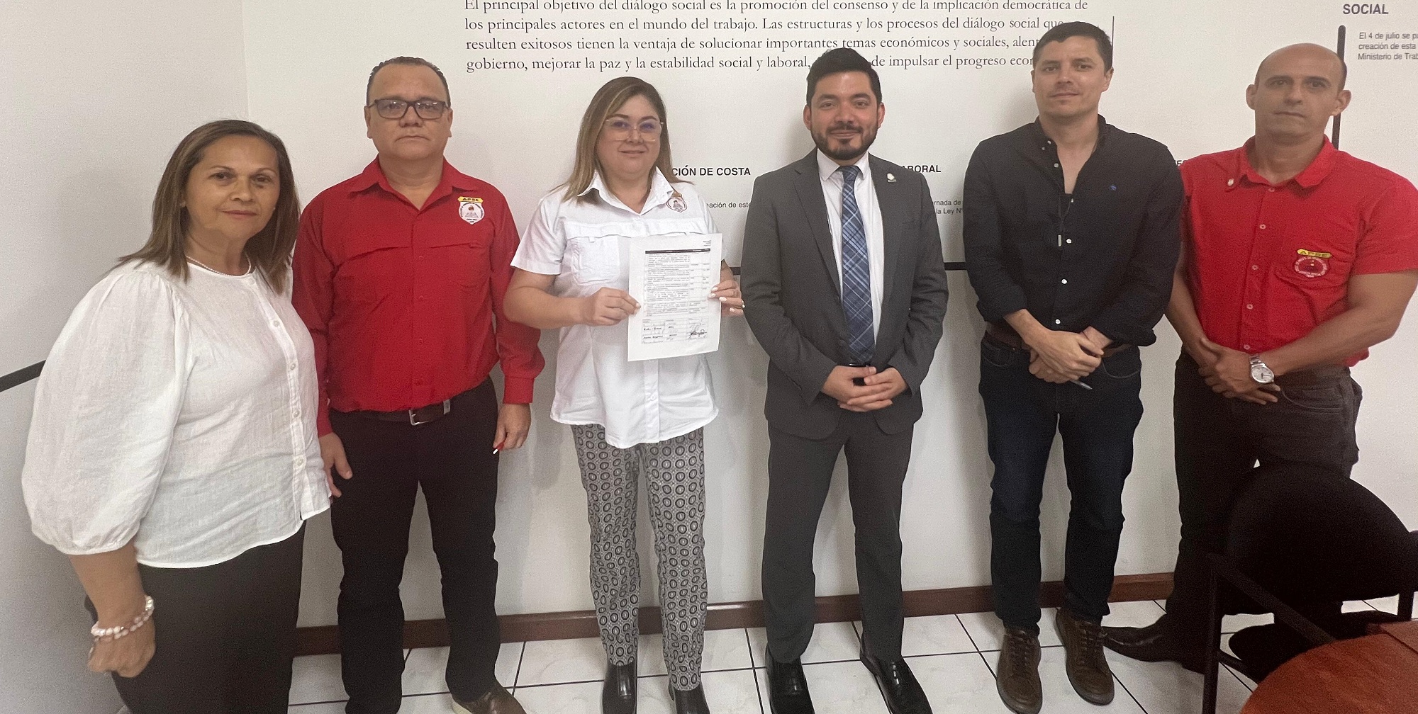 APSE sindicato se reunió con Ministros para conocer reclamos surgidos en su XII Asamblea General